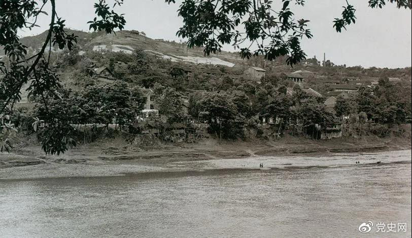 1935年3月16日至17日，紅一方面軍三渡赤水的渡口之一——茅臺渡口。