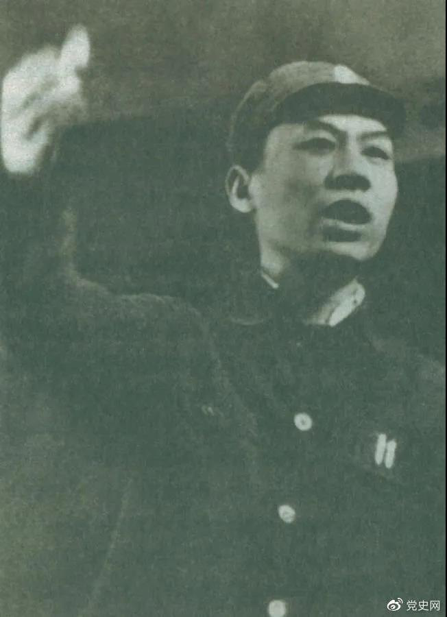 1943年，劉少奇在延安。